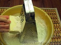 Фото приготовления рецепта: Закрытый пирог из песочного теста с капустной начинкой - шаг №4