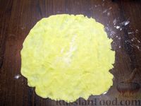 Фото приготовления рецепта: Закрытый пирог из песочного теста с капустной начинкой - шаг №20