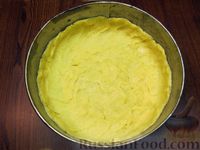 Фото приготовления рецепта: Закрытый пирог из песочного теста с капустной начинкой - шаг №18