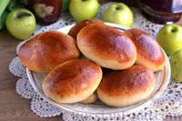 Фото приготовления рецепта: Дрожжевые пирожки с яблоками - шаг №21