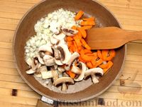 Фото приготовления рецепта: Булгур с индейкой, овощами и грибами - шаг №4
