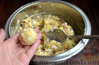 Фото приготовления рецепта: Закусочные шарики с сельдью, картофелем, плавленым сыром и яйцами - шаг №8