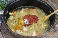 Фото приготовления рецепта: Булгур с курицей, овощами и томатной пастой - шаг №5
