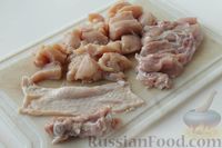 Фото приготовления рецепта: Куриные котлеты с имбирём, чесноком и кинзой (без яиц) - шаг №5