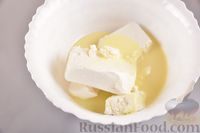 Фото приготовления рецепта: Творожное желе со сгущённым молоком и мандаринами - шаг №4