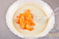 Фото приготовления рецепта: Творожное желе со сгущённым молоком и мандаринами - шаг №7