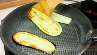 Фото приготовления рецепта: Рулетики из баклажанов с сыром и чесноком - шаг №5