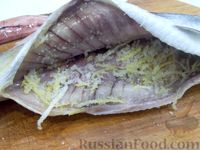 Фото приготовления рецепта: Копчёная рыба на сковороде - шаг №5