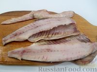 Фото приготовления рецепта: Копчёная рыба на сковороде - шаг №9