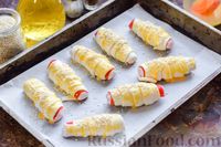 Фото приготовления рецепта: Слоёные трубочки с крабовыми палочками и сыром - шаг №9