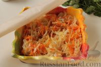Фото приготовления рецепта: Запечённая квашеная капуста с морковью и луком - шаг №5