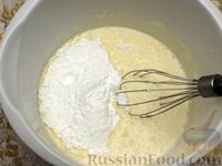 Фото приготовления рецепта: Открытый песочный пирог с бананами в яично-сметанной заливке - шаг №10