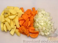 Фото приготовления рецепта: Филе индейки "Гармошка" с помидорами, шпинатом и сыром, запечённое с овощами - шаг №5