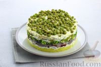 Фото приготовления рецепта: Слоёный салат с селёдкой, картофелем, плавленым сыром и солёными огурцами - шаг №16