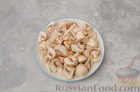 Фото приготовления рецепта: Пекинская капуста, тушенная с грибами - шаг №2