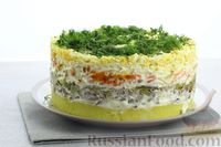 Фото к рецепту: Слоёный салат со шпротами, картофелем, морковью и маринованными огурцами