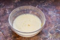 Фото приготовления рецепта: Бисквитный пирог с грибами и брокколи - шаг №6