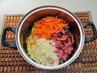 Фото приготовления рецепта: Сырный суп с чечевицей и колбасой - шаг №5