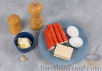 Фото приготовления рецепта: Закусочные шарики с крабовыми палочками, плавленым сыром, яйцами и чесноком - шаг №1
