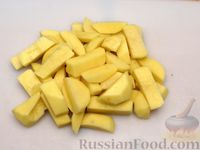 Фото приготовления рецепта: Картофельная запеканка с сёмгой и сырно-сливочным соусом - шаг №5