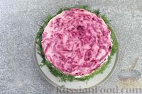 Фото приготовления рецепта: Салат "Селёдка под шубой" со свекольным желе - шаг №22