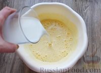Фото приготовления рецепта: Заливной пирог на молоке, с вареньем - шаг №3