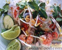 Фото к рецепту: Салат из рисовой лапши, креветок и куриного мяса