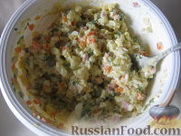 Фото приготовления рецепта: Суп с мясными фрикадельками и цветной капустой - шаг №11