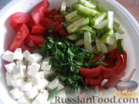 Фото приготовления рецепта: Крестьянский салат по-гречески - шаг №8