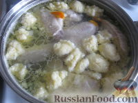 Фото приготовления рецепта: Суп "Куриная радость" с клецками и цветной капустой - шаг №9
