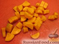 Фото приготовления рецепта: Морковный суп-пюре с чесноком - шаг №4