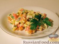 Фото к рецепту: Салат с крабовыми палочками и вареной морковью