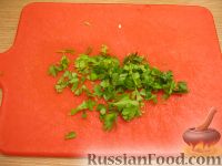Фото приготовления рецепта: Салат с крабовыми палочками и вареной морковью - шаг №5