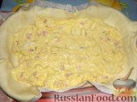 Фото приготовления рецепта: Пирог с ветчиной, сыром и творогом - шаг №7