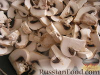 Фото приготовления рецепта: Тушеная капуста с грибами (в мультиварке) - шаг №5
