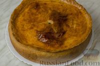 Фото приготовления рецепта: Пирог из творожного теста с мясным фаршем, куриной печенью, грибами и овощами - шаг №30