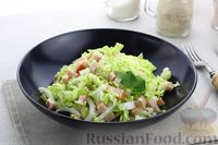 Фото приготовления рецепта: Салат с пекинской капустой, ветчиной и сыром сулугуни - шаг №7