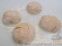 Фото приготовления рецепта: Тыквенные дрожжевые булочки с колбасой и сыром - шаг №17