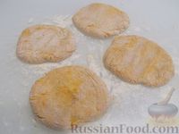 Фото приготовления рецепта: Тыквенные дрожжевые булочки с колбасой и сыром - шаг №18