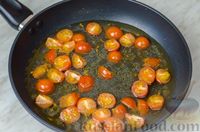 Фото приготовления рецепта: Запечённая треска с помидорами черри в белом вине и сливках - шаг №6
