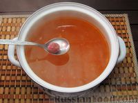 Фото приготовления рецепта: Рисовый суп с мясными фрикадельками и томатной пастой - шаг №11