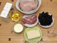 Фото приготовления рецепта: Куриные рулетики, запечённые в беконе, с черносливом и моцареллой - шаг №1