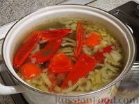 Фото приготовления рецепта: Омлет на сметане, с тыквой, помидорами и сыром - шаг №11