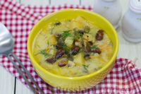 Фото к рецепту: Грибной суп с фасолью и плавленым сыром
