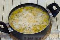 Фото приготовления рецепта: Грибной суп с фасолью и плавленым сыром - шаг №9
