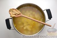 Фото приготовления рецепта: Куриный суп с галушками - шаг №15
