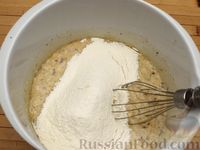 Фото приготовления рецепта: Ореховый пирог-перевёртыш с айвой - шаг №11