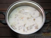 Фото приготовления рецепта: Рыбный суп со сливками - шаг №12