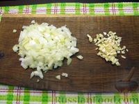 Фото приготовления рецепта: Стручковая фасоль, тушенная с консервированными помидорами - шаг №2