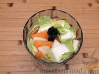 Фото приготовления рецепта: Котлеты из индейки с пекинской капустой и морковью - шаг №3